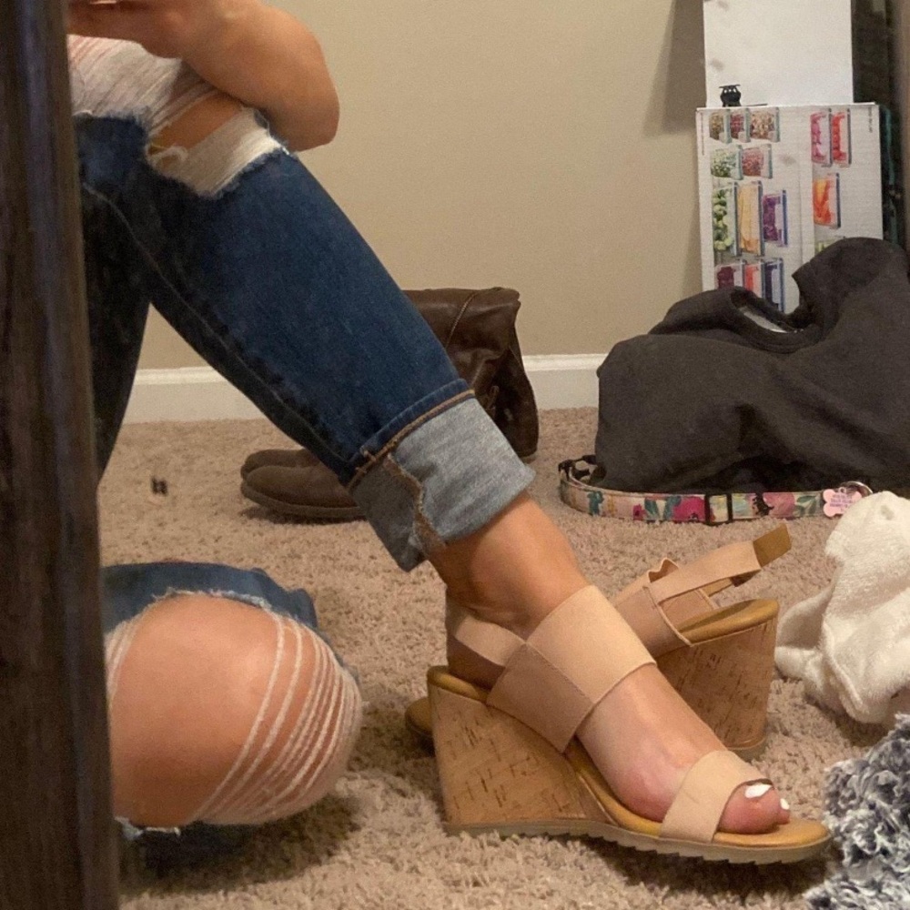 Tan wedges!